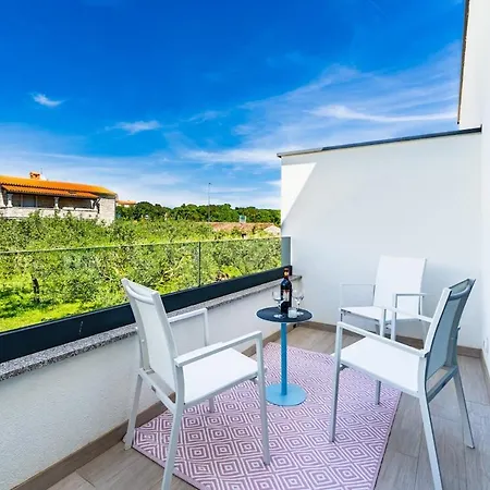 Apartament New Mica Near Beach, Fažana